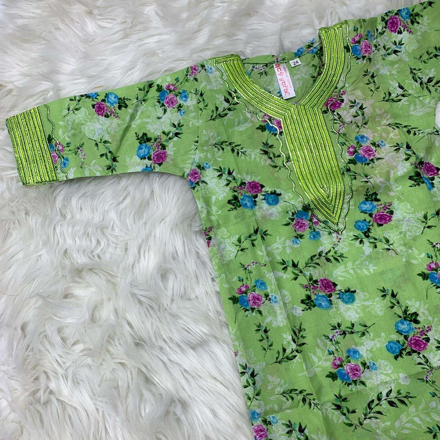 ملابس متنوعه للأطفال لعمر 3 شهور