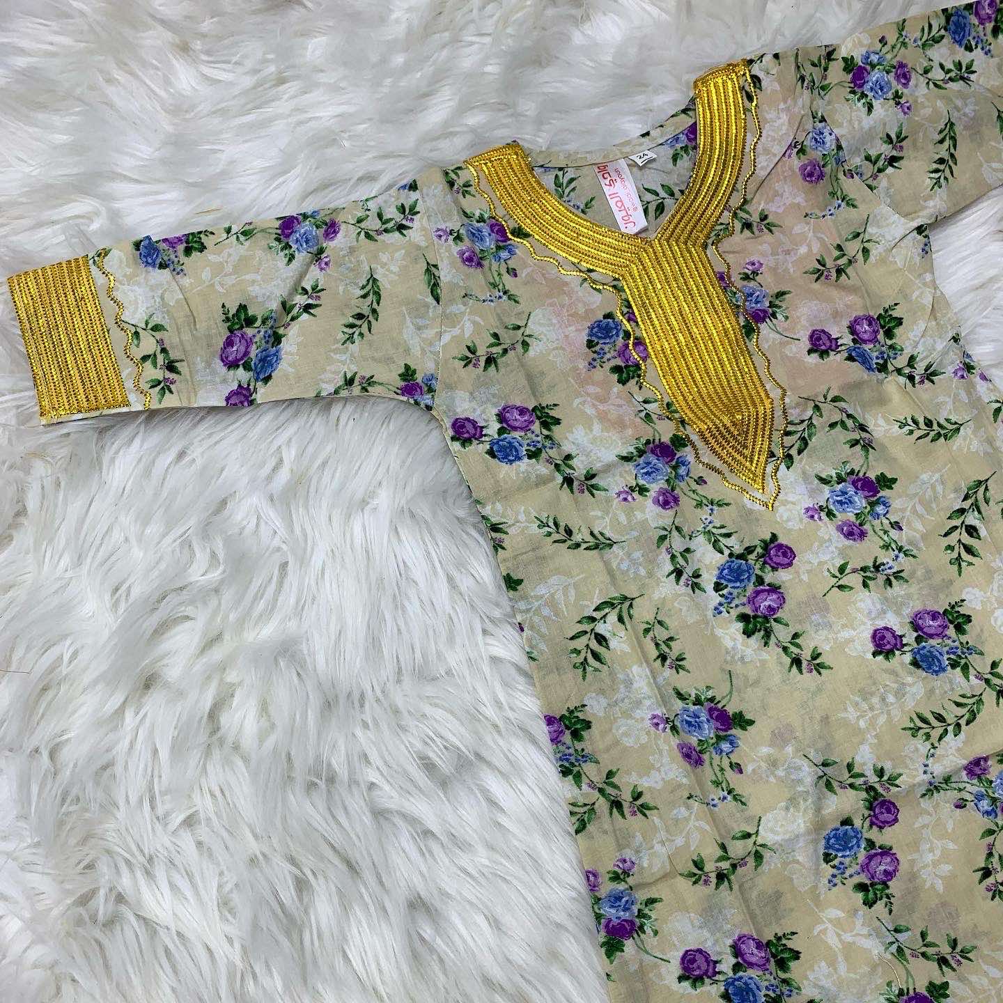 ملابس متنوعه للأطفال لعمر 3 شهور