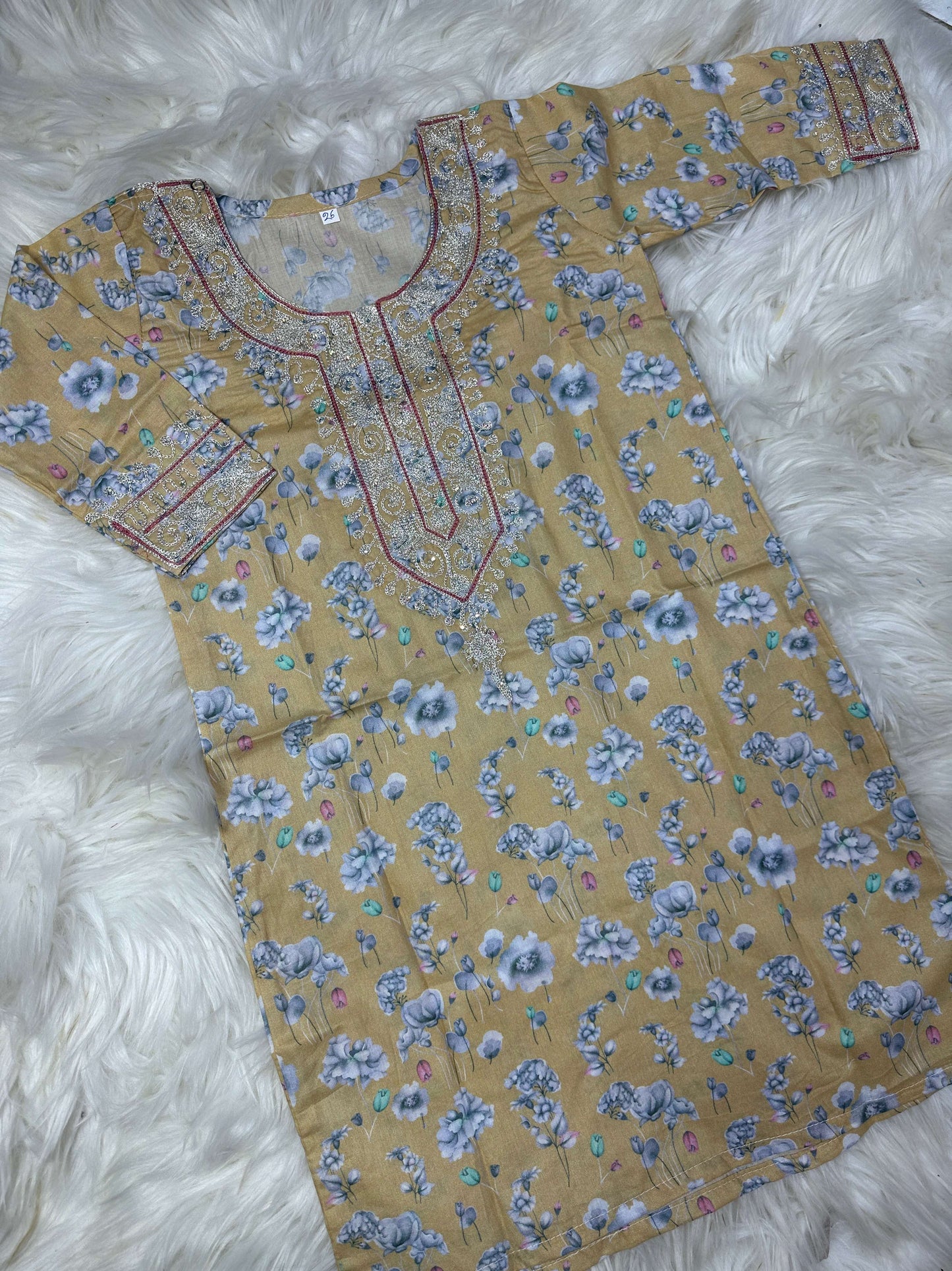 ملابس متنوعه للأطفال لعمر 3 شهور