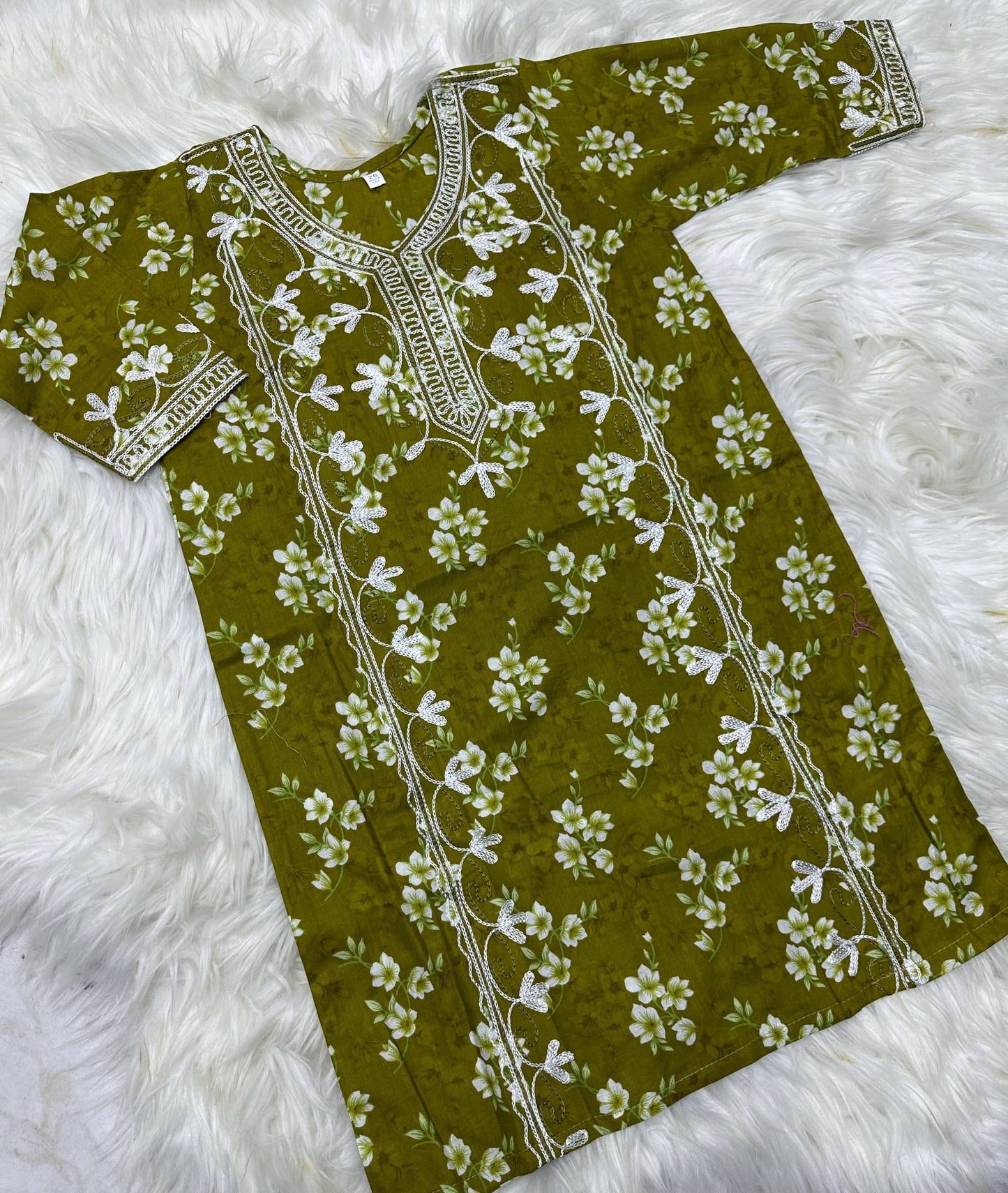 ملابس متنوعه للأطفال لعمر 3 شهور