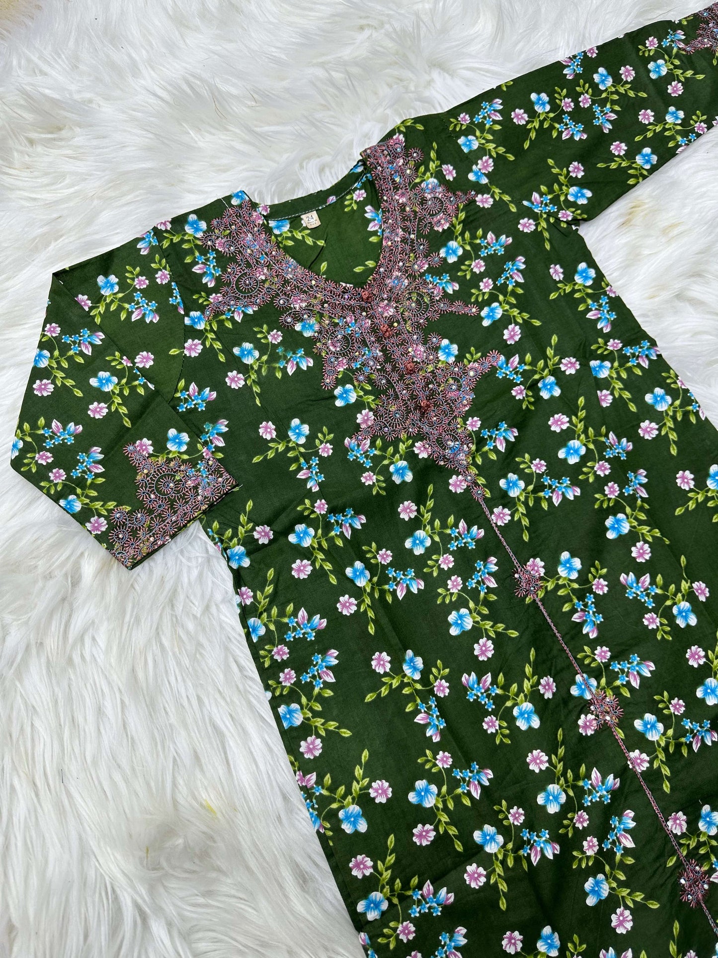 ملابس متنوعه للأطفال لعمر 3 شهور