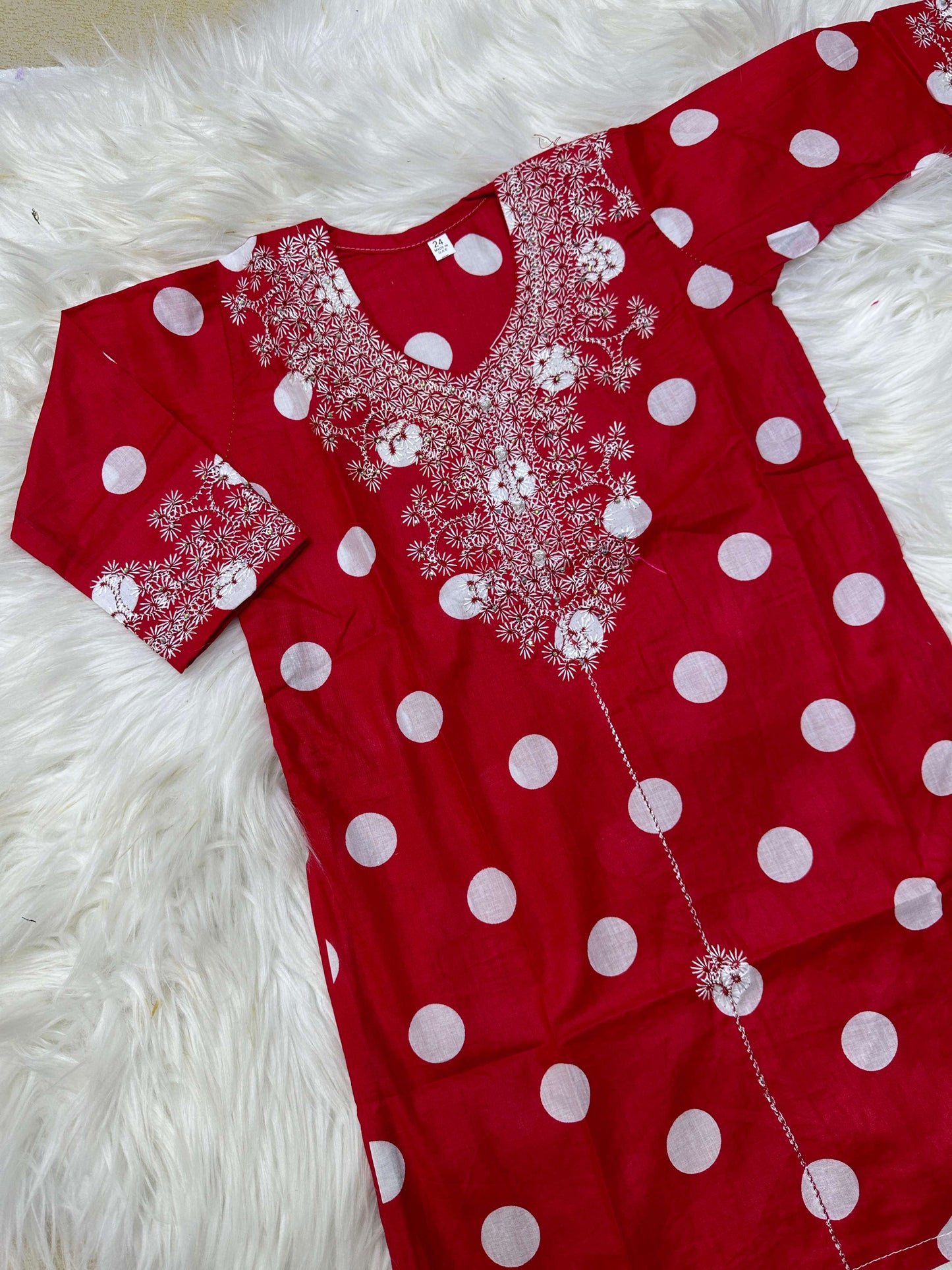 ملابس متنوعه للأطفال لعمر 3 شهور