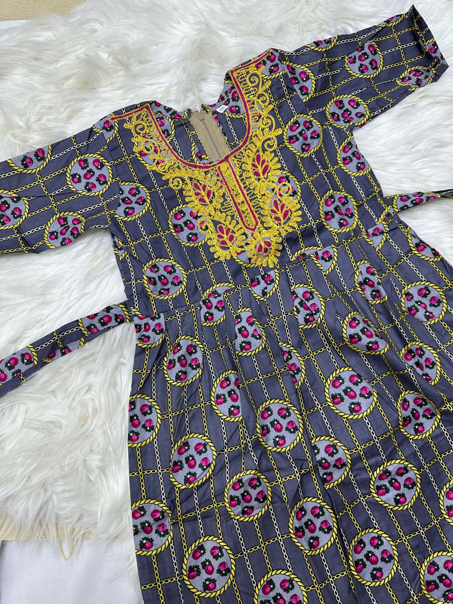 ملابس متنوعه للأطفال لعمر 3 شهور