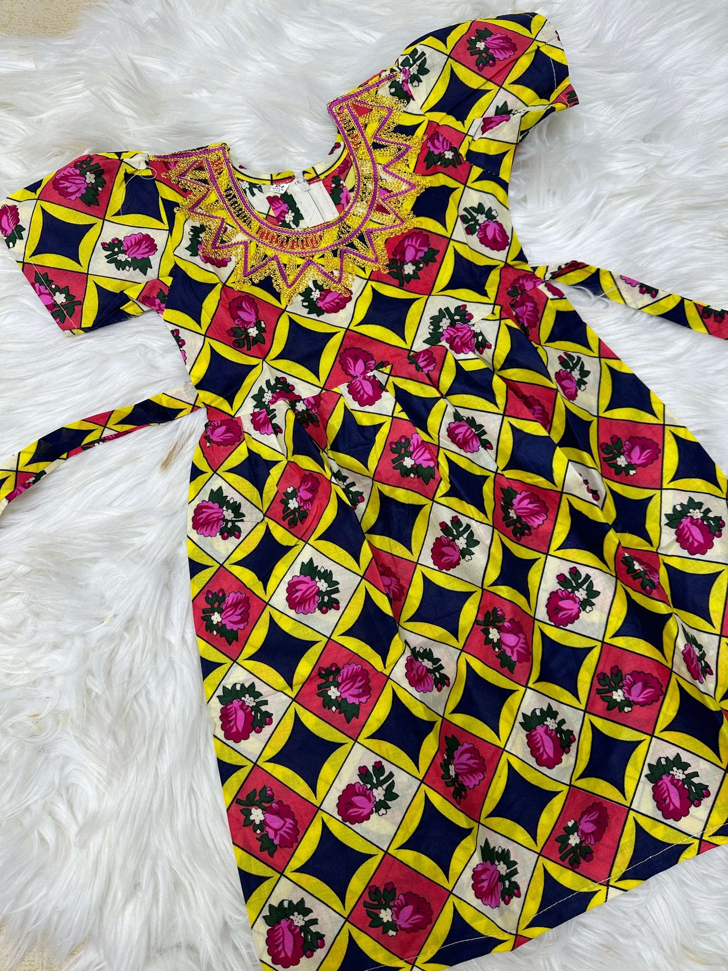 ملابس متنوعه للأطفال لعمر 3 شهور