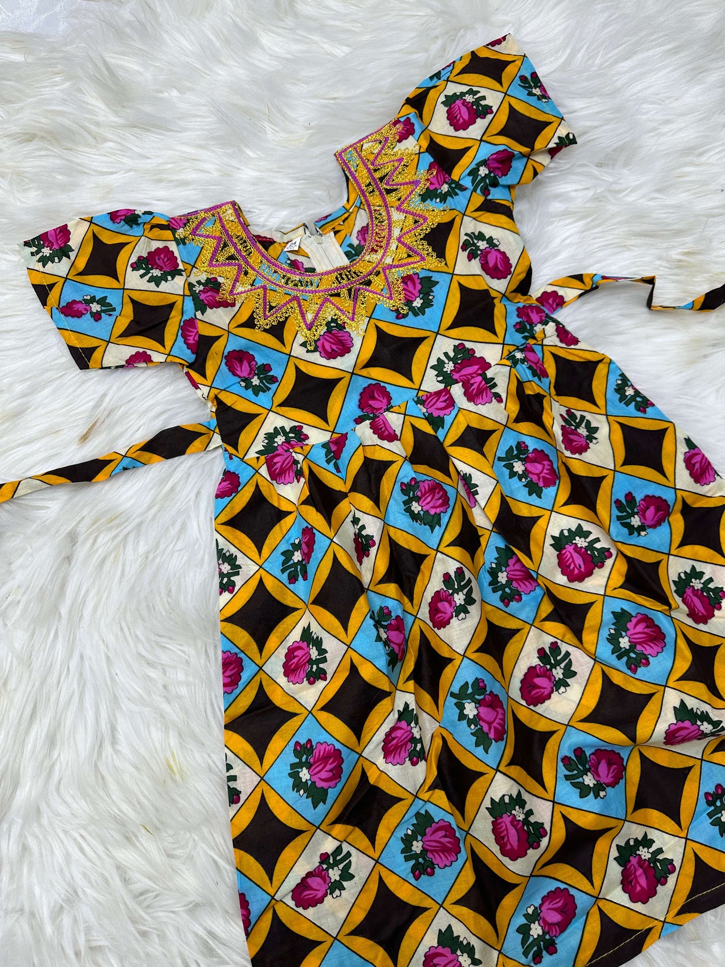 ملابس متنوعه للأطفال لعمر 3 شهور