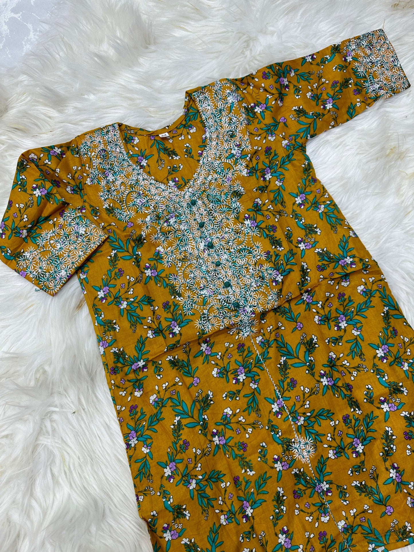 ملابس متنوعه للأطفال لعمر 3 شهور