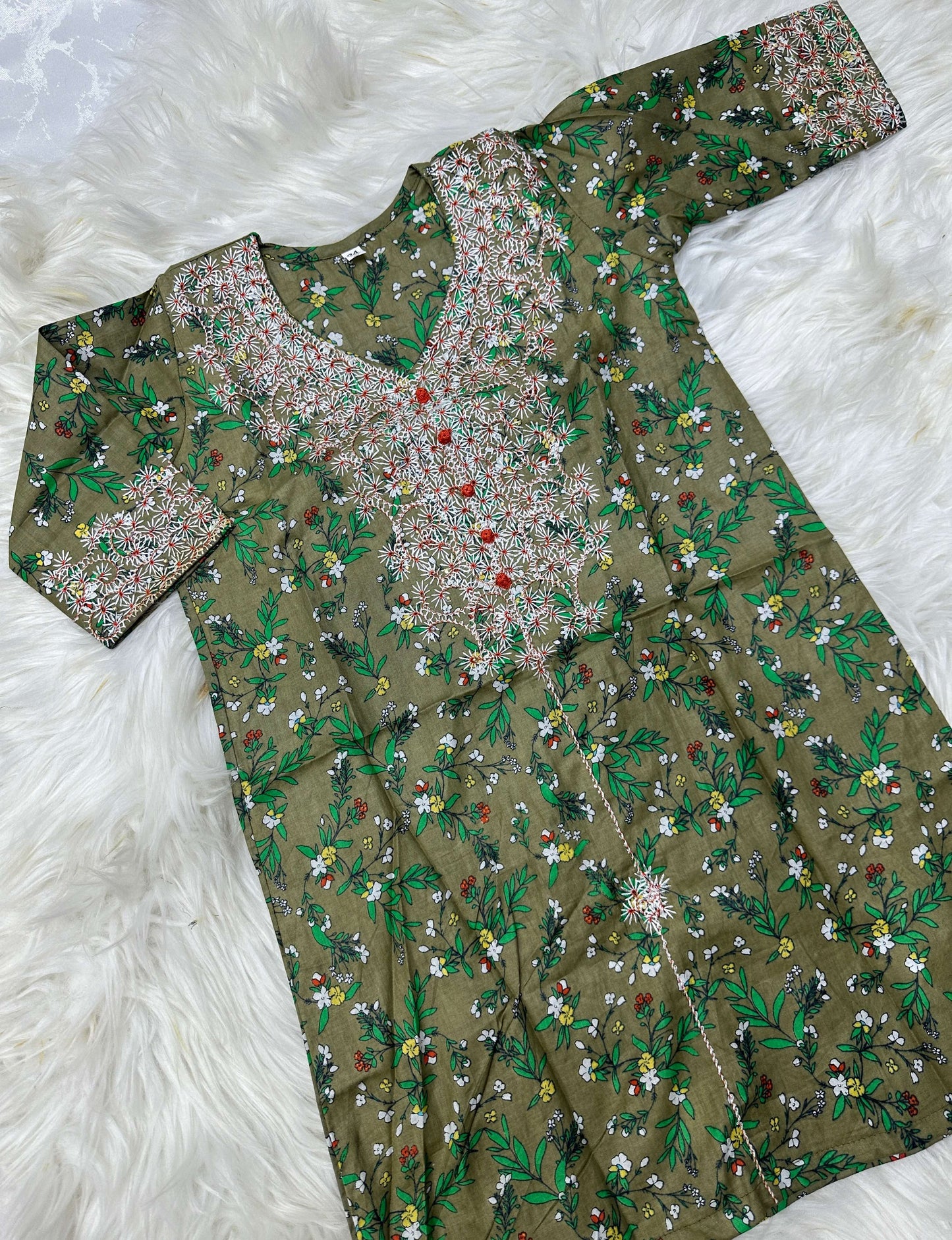 ملابس متنوعه للأطفال لعمر 3 شهور